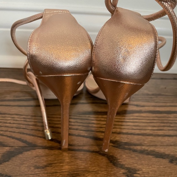 DESIGNER Manolo Blanhnik Estro Ankle Tie Sandal in Rose Gold- like new - Picture 7 of 7